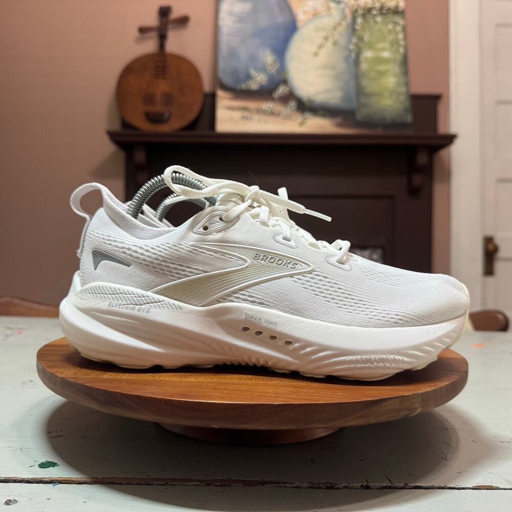 Brooks Glycerin GTS 22 Womens Size 8.5 White Sneaker Shoes